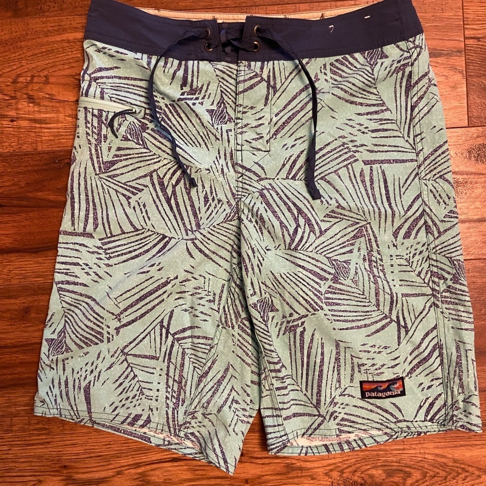 Patagonia Wavefarer Board swim Shorts Men’s 30 Small Green Printed Beach Fishing